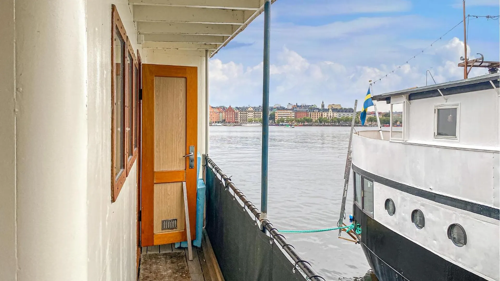 Lovely Ship In Stockholm With House Sea View بوتيل